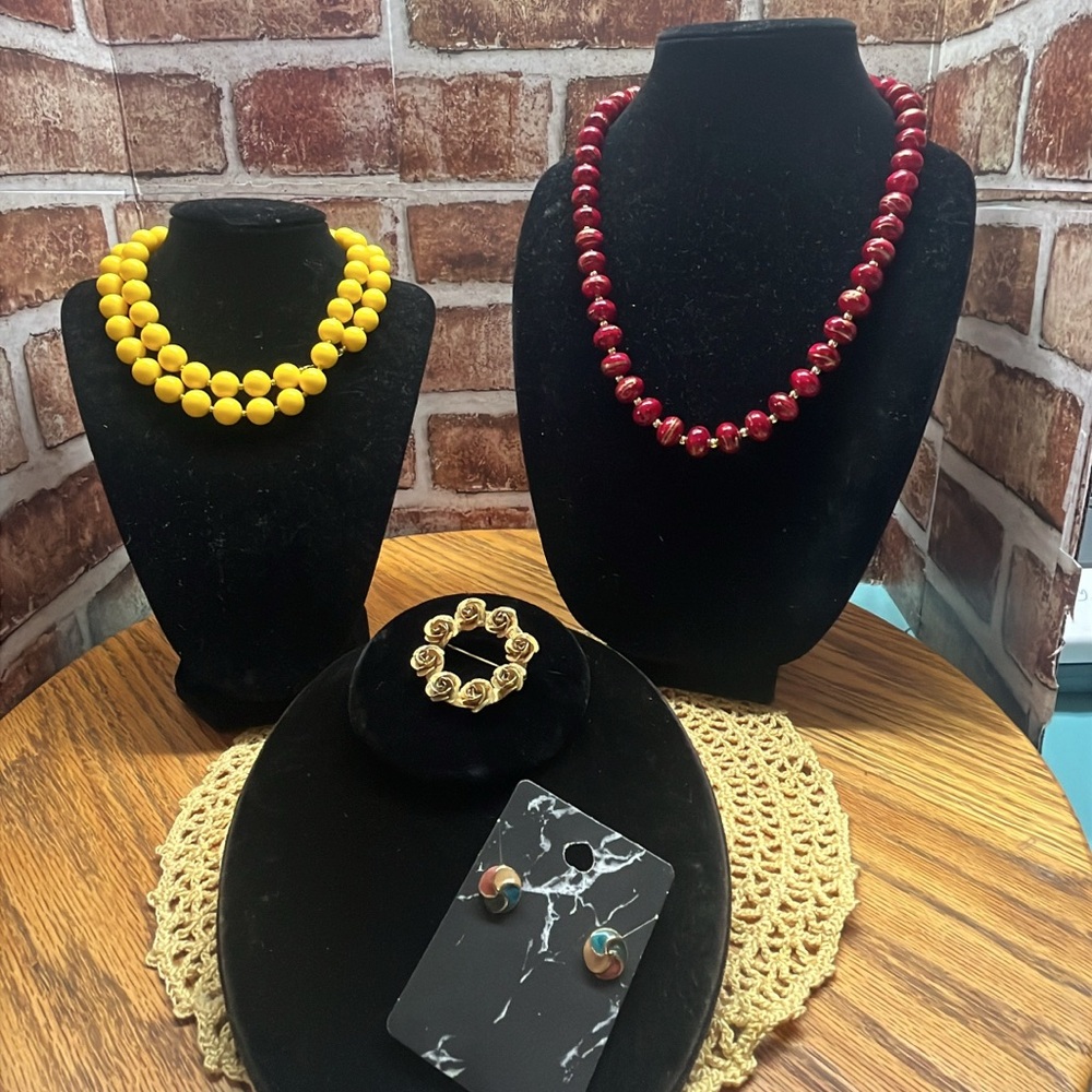 Costume jewelry C3